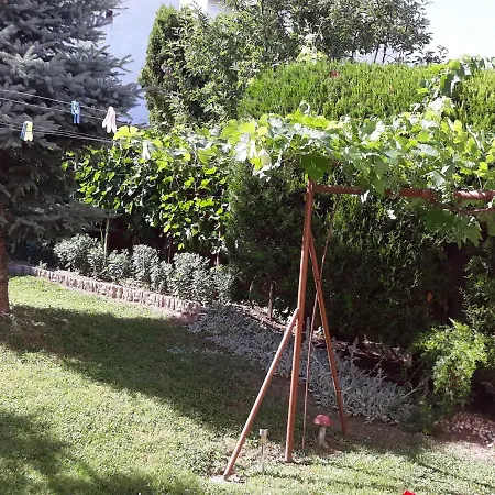 Lázár Apartman *