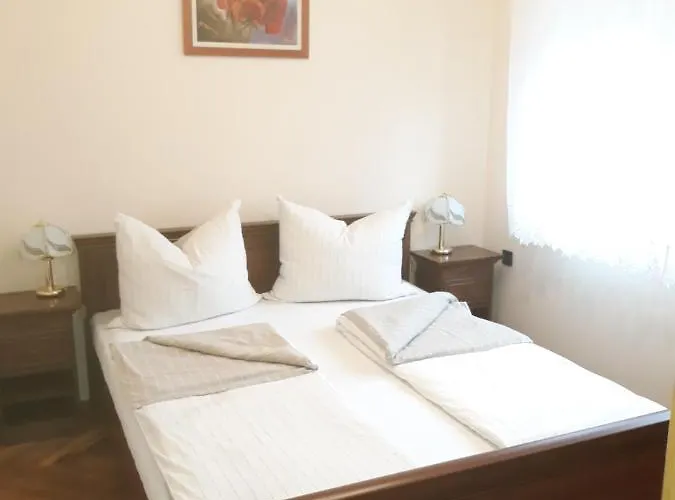 Lázár Apartman *